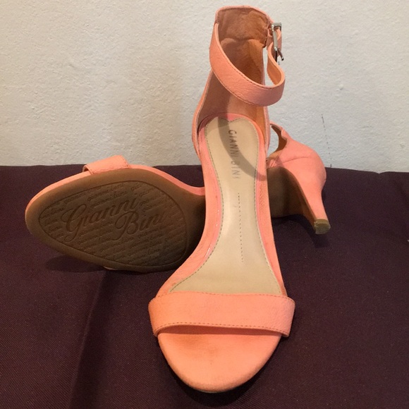 Sold Gianni Bini size 8 pink/Coral sandal heel - Picture 1 of 4